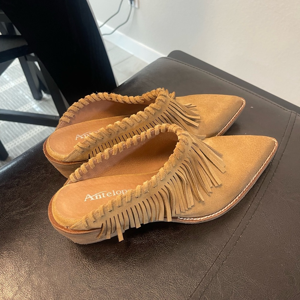 ANTELOPE dabney fringe mules in taupe suede leather 39